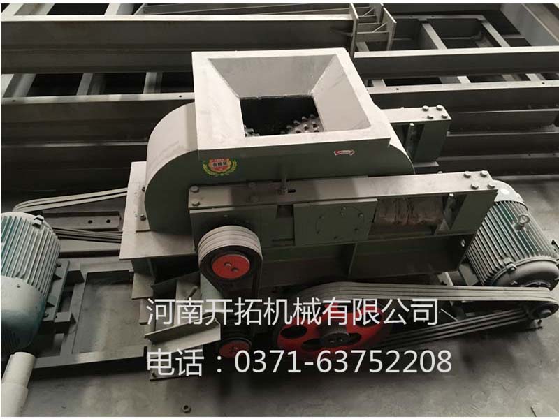 上星期洛河的客戶訂購的一臺雙齒棍式破碎機(jī)。